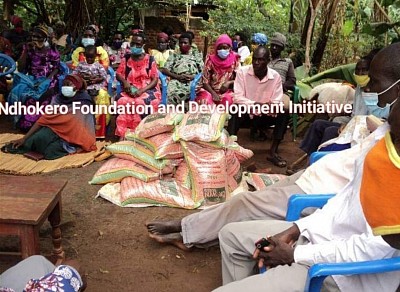 Women receiving corn seeds for planting